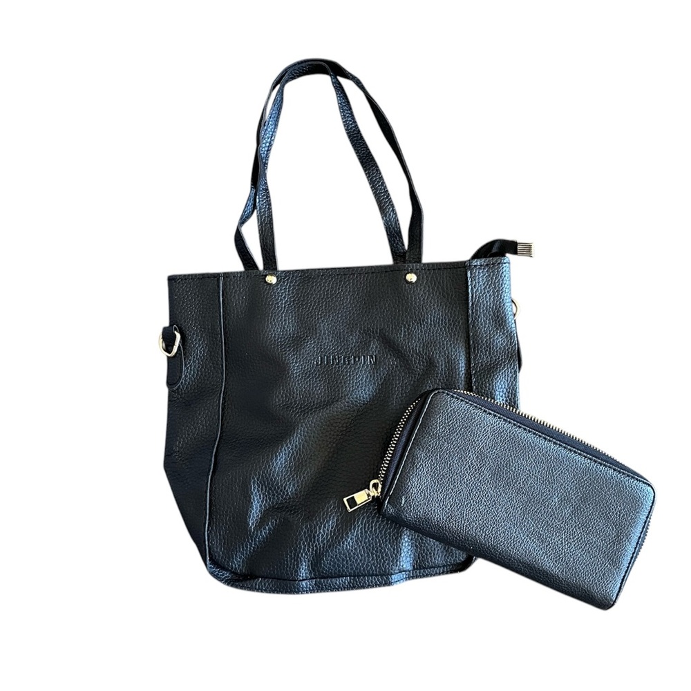 Black purse with wallet
